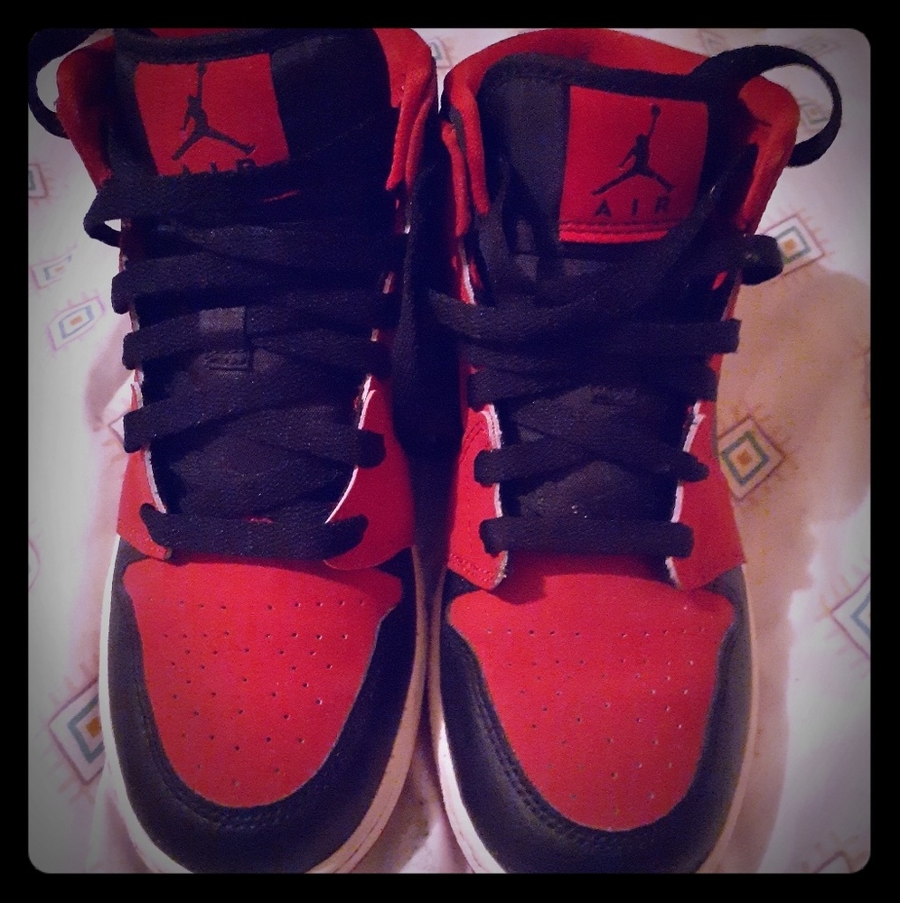 Rare retro Chicago bulls mid bred Jordan 1s